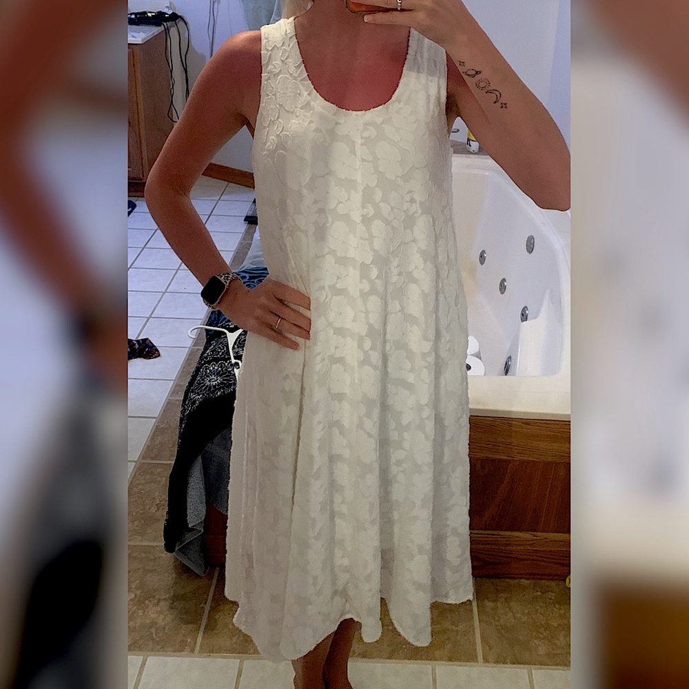 Vera Wang lace white dress